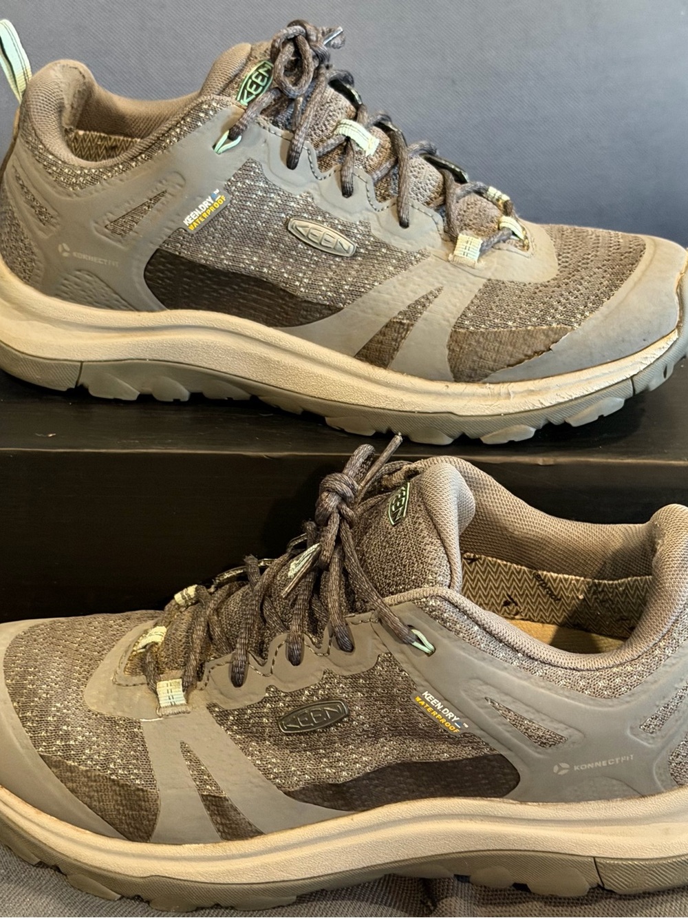 KEEN Women’s 8 Gray and Black Trail Running Shoes